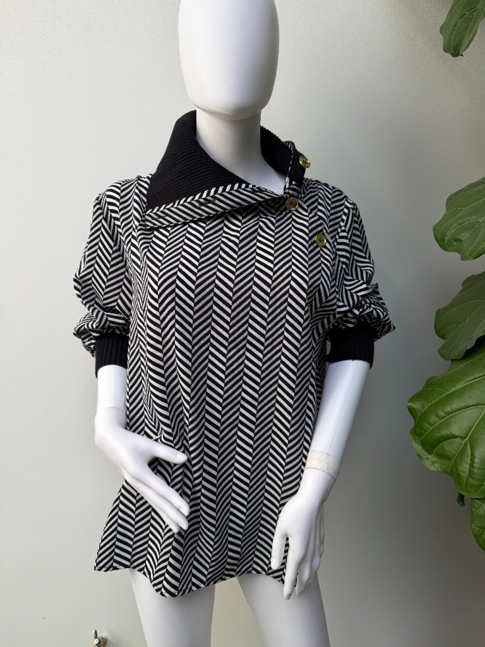NWOT IMAN Convertible Sweater Neck Black, White, & Grey Geometric Print Blouse